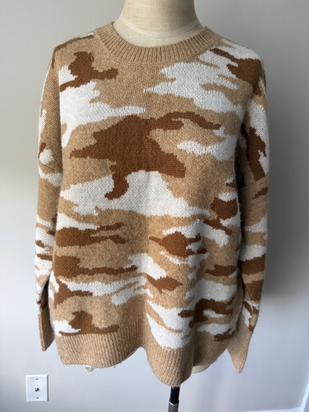 Vince Camuto Beige White Brown Camo Crewneck Sweater